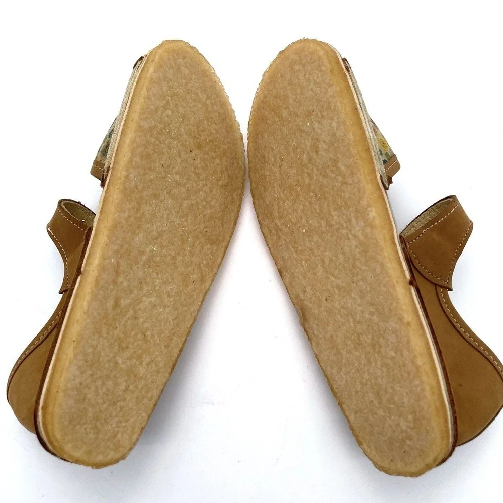 Bear Feet Leather Floral Strap Sandals Tan Multi Kids Size 11 DS